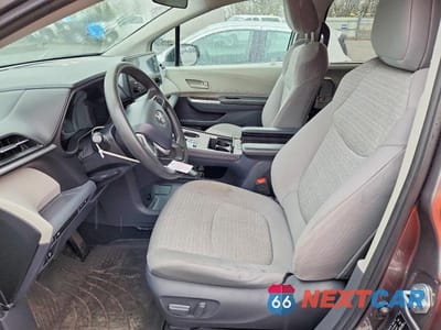 Zdjęcie 7 z 13 samochodu: 2021 TOYOTA SIENNA VIN:5TDKRKEC6MS049624 - miniatura
