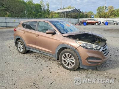 Czwarte zdjęcie samochodu z boku: 2017 HYUNDAI TUCSON SE VIN:KM8J23A43HU341331 - miniatura