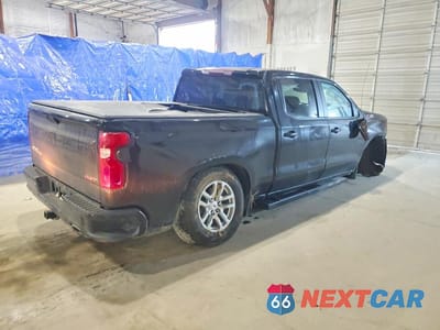 Trzecie zdjęcie samochodu z tyłu: 2021 CHEVROLET SILVERADO K1500 RST VIN:3GCUYEED1MG387968 - miniatura