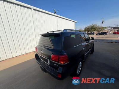 Czwarte zdjęcie samochodu z boku: 2008 LEXUS LX 570 BASE VIN:JTJHY00W184000588 - miniatura