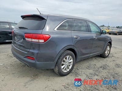 Trzecie zdjęcie samochodu z tyłu: 2017 KIA SORENTO LX V6 VIN:5XYPGDA50HG333221 - miniatura