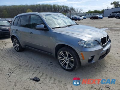 Czwarte zdjęcie samochodu z boku: 2013 BMW X5 XDRIVE35I VIN:5UXZV4C58D0B20398 - miniatura