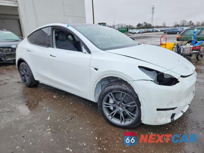 Czwarte zdjęcie samochodu z boku: 2024 TESLA MODEL Y VIN:7SAYGDEE5RA329415 - miniatura