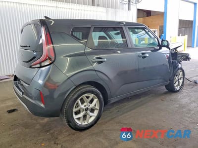 Trzecie zdjęcie samochodu z tyłu: 2025 KIA SOUL LX VIN:KNDJ23AU8S7257435 - miniatura