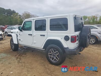 Drugie zdjęcie samochodu z przodu: 2025 JEEP WRANGLER SAHARA VIN:1C4PJXEN4SW506035 - miniatura