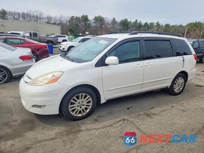 2010 TOYOTA SIENNA XLE 5TDYK4CC4AS295080 - główne zdjęcie licytacji z USA - miniatura