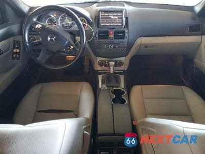 Zdjęcie 8 z 12 samochodu: 2010 MERCEDES-BENZ C 300 VIN:WDDGF5EB7AR105027 - miniatura
