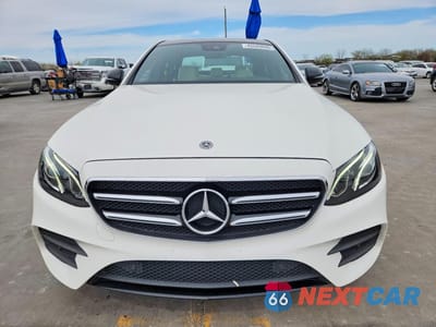 Piąte zdjęcie samochodu w środku: 2019 MERCEDES-BENZ E 300 VIN:WDDZF4JBXKA598100 - miniatura