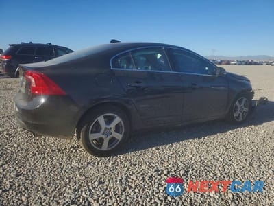 Trzecie zdjęcie samochodu z tyłu: 2013 VOLVO S60 T5 VIN:YV1612FH7D2233183 - miniatura