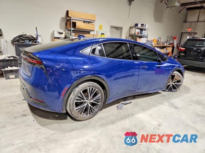 Trzecie zdjęcie samochodu z tyłu: 2024 TOYOTA PRIUS XLE VIN:JTDACAAU0R3036575 - miniatura