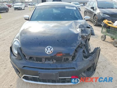 Piąte zdjęcie samochodu w środku: 2018 VOLKSWAGEN BEETLE DUNE VIN:3VWSD7AT1JM710843 - miniatura