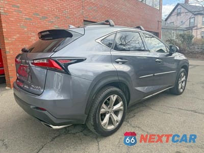 Czwarte zdjęcie samochodu z boku: 2017 LEXUS NX 200T BASE VIN:JTJBARBZ0H2112560 - miniatura