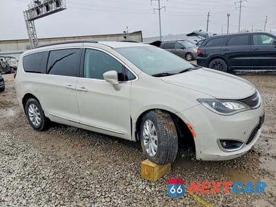 Czwarte zdjęcie samochodu z boku: 2017 CHRYSLER PACIFICA TOURING L VIN:2C4RC1BG7HR598281 - miniatura