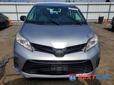 Piąte zdjęcie samochodu w środku: 2018 TOYOTA SIENNA L 7-PASSENGER VIN:5TDZZ3DC2JS963189 - miniatura