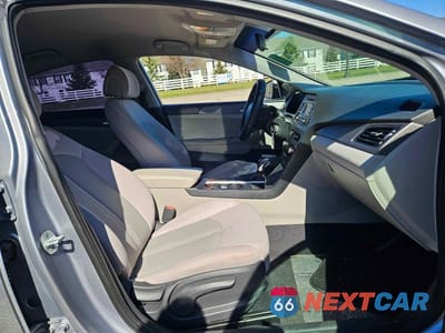 Piąte zdjęcie samochodu w środku: 2017 HYUNDAI SONATA BASE VIN:5NPE24AF6HH573686 - miniatura