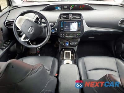 Zdjęcie 8 z 12 samochodu: 2017 TOYOTA PRIUS FOUR VIN:JTDKARFU1H3529150 - miniatura