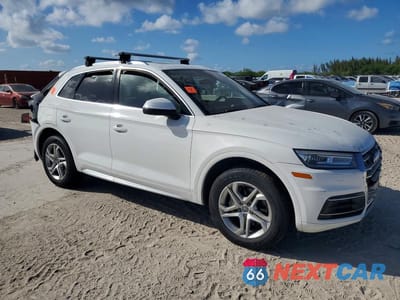 Czwarte zdjęcie samochodu z boku: 2019 AUDI Q5 PREMIUM VIN:WA1ANAFY6K2100579 - miniatura