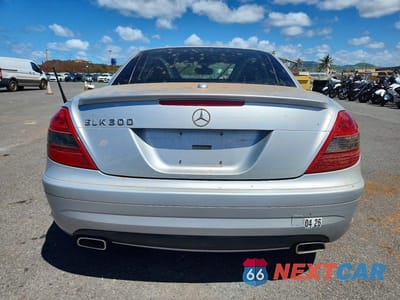 Zdjęcie 6 z 11 samochodu: 2010 MERCEDES-BENZ SLK 300 VIN:WDBWK5EA4AF229247 - miniatura