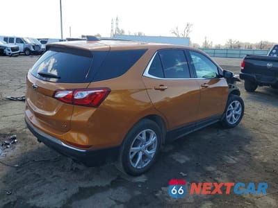 Trzecie zdjęcie samochodu z tyłu: 2018 CHEVROLET EQUINOX LT VIN:2GNAXKEX6J6186936 - miniatura