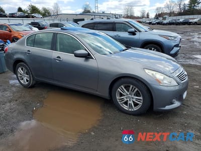 Czwarte zdjęcie samochodu z boku: 2013 INFINITI G37 SEDAN X VIN:JN1CV6AR1DM766304 - miniatura