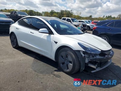 Czwarte zdjęcie samochodu z boku: 2023 TESLA MODEL 3 VIN:5YJ3E1EA5PF458215 - miniatura