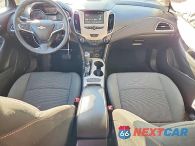 Zdjęcie 8 z 12 samochodu: 2018 CHEVROLET CRUZE LS VIN:1G1BC5SM9J7168427 - miniatura
