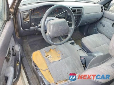 Zdjęcie 8 z 11 samochodu: 2000 TOYOTA TACOMA BASE VIN:4TAVL52N3YZ610819 - miniatura