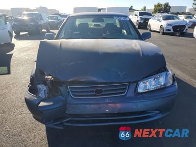 Piąte zdjęcie samochodu w środku: 2000 TOYOTA CAMRY LE VIN:JT2BG22K2Y0408745 - miniatura