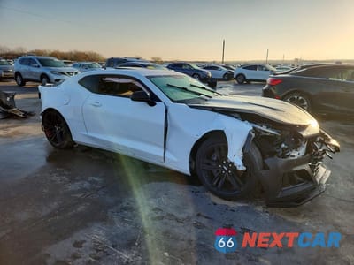 Czwarte zdjęcie samochodu z boku: 2018 CHEVROLET CAMARO SS VIN:1G1FH1R75J0138877 - miniatura