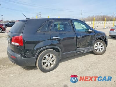 Trzecie zdjęcie samochodu z tyłu: 2013 KIA SORENTO LX VIN:5XYKT3A15DG363631 - miniatura