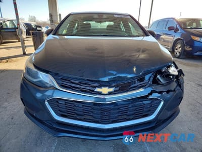 Piąte zdjęcie samochodu w środku: 2018 CHEVROLET CRUZE LT VIN:1G1BE5SM1J7108409 - miniatura