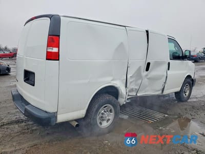 Trzecie zdjęcie samochodu z tyłu: 2021 CHEVROLET EXPRESS G2500 DELIVERY VAN VIN:1GCWGAFP7M1305897 - miniatura