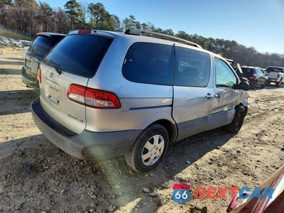 Trzecie zdjęcie samochodu z tyłu: 2002 TOYOTA SIENNA LE VIN:4T3ZF13CX2U480855 - miniatura