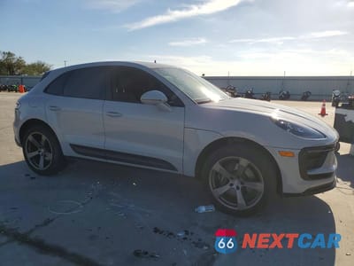 Czwarte zdjęcie samochodu z boku: 2024 PORSCHE MACAN BASE VIN:WP1AA2A51RLB09732 - miniatura
