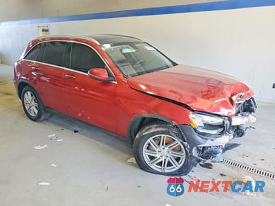 Czwarte zdjęcie samochodu z boku: 2018 MERCEDES-BENZ GLC 300 4MATIC VIN:WDC0G4KB9JF329550 - miniatura
