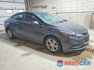 Czwarte zdjęcie samochodu z boku: 2016 CHEVROLET CRUZE LT VIN:1G1BE5SM7G7237716 - miniatura