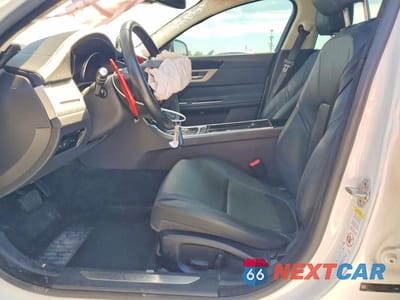 Zdjęcie 7 z 12 samochodu: 2018 JAGUAR XF PREMIUM VIN:SAJBD4FX3JCY57665 - miniatura