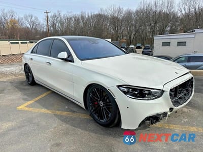 Czwarte zdjęcie samochodu z boku: 2021 MERCEDES-BENZ S 580 4MATIC VIN:W1K6G7GB4MA017329 - miniatura