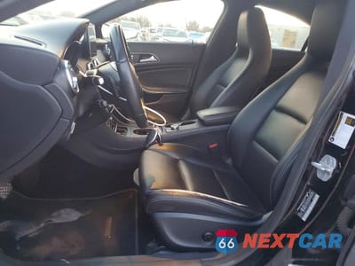 Zdjęcie 7 z 11 samochodu: 2018 MERCEDES-BENZ CLA 250 VIN:WDDSJ4EB7JN558929 - miniatura