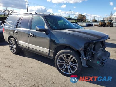 Czwarte zdjęcie samochodu z boku: 2013 LINCOLN NAVIGATOR VIN:5LMJJ2J51DEL00154 - miniatura