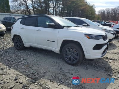 Czwarte zdjęcie samochodu z boku: 2025 JEEP COMPASS LIMITED VIN:3C4NJDCN9ST531043 - miniatura