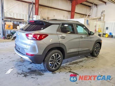 Trzecie zdjęcie samochodu z tyłu: 2025 CHEVROLET TRAILBLAZER LT VIN:KL79MPSL8SB185771 - miniatura