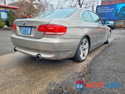 Czwarte zdjęcie samochodu z boku: 2009 BMW 335 I VIN:WBAWB73599P158133 - miniatura