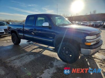 Czwarte zdjęcie samochodu z boku: 2002 CHEVROLET SILVERADO K1500 VIN:2GCEK19T921114735 - miniatura