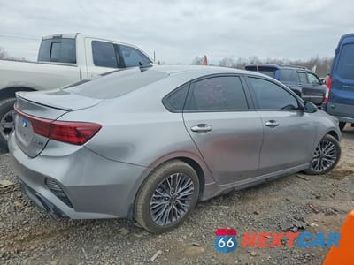 Trzecie zdjęcie samochodu z tyłu: 2023 KIA FORTE GT-LINE VIN:3KPF54AD3PE666677 - miniatura