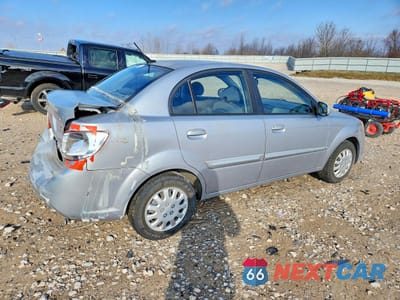 Trzecie zdjęcie samochodu z tyłu: 2011 KIA RIO LX VIN:KNADH4A38B6864690 - miniatura