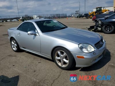 Czwarte zdjęcie samochodu z boku: 2001 MERCEDES-BENZ SLK 320 VIN:WDBKK65F61F199958 - miniatura