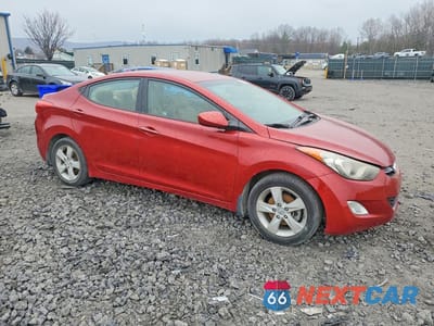 Czwarte zdjęcie samochodu z boku: 2013 HYUNDAI ELANTRA GLS VIN:KMHDH4AE2DU538656 - miniatura