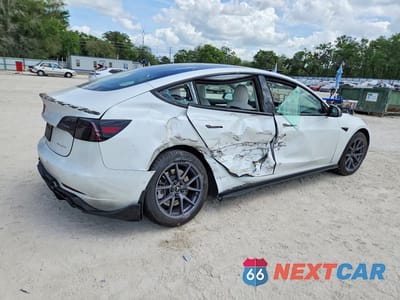 Trzecie zdjęcie samochodu z tyłu: 2022 TESLA MODEL 3 VIN:5YJ3E1EB9NF231244 - miniatura