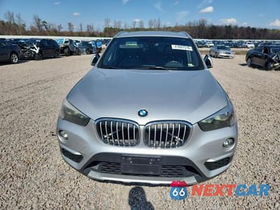 Piąte zdjęcie samochodu w środku: 2018 BMW X1 XDRIVE28I VIN:WBXHT3C39J5F91084 - miniatura